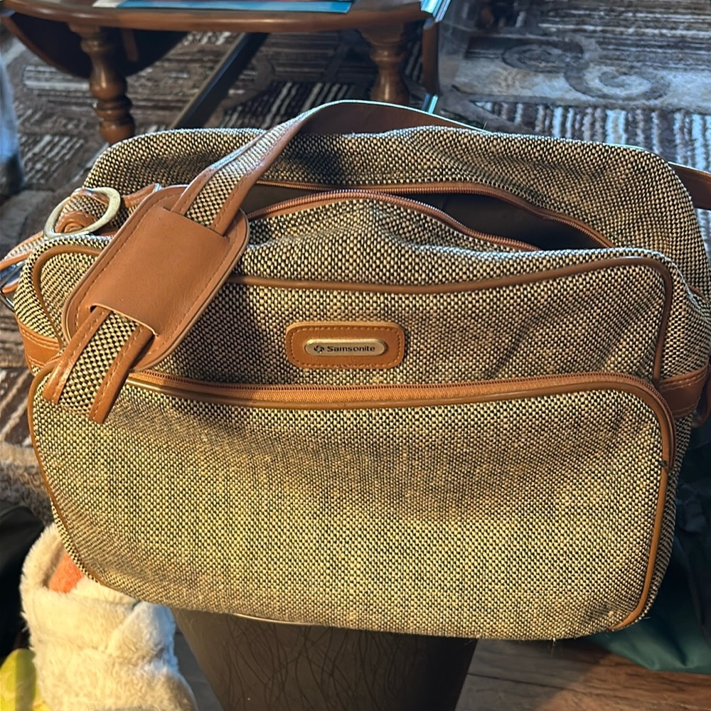 Like new vintage 1981, Samsonite carryon bag!